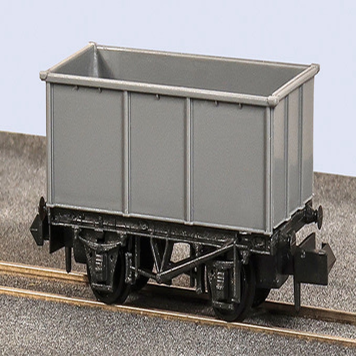 Peco KNR208 BR 27ton Iron Ore Tippler Wagon (DC)