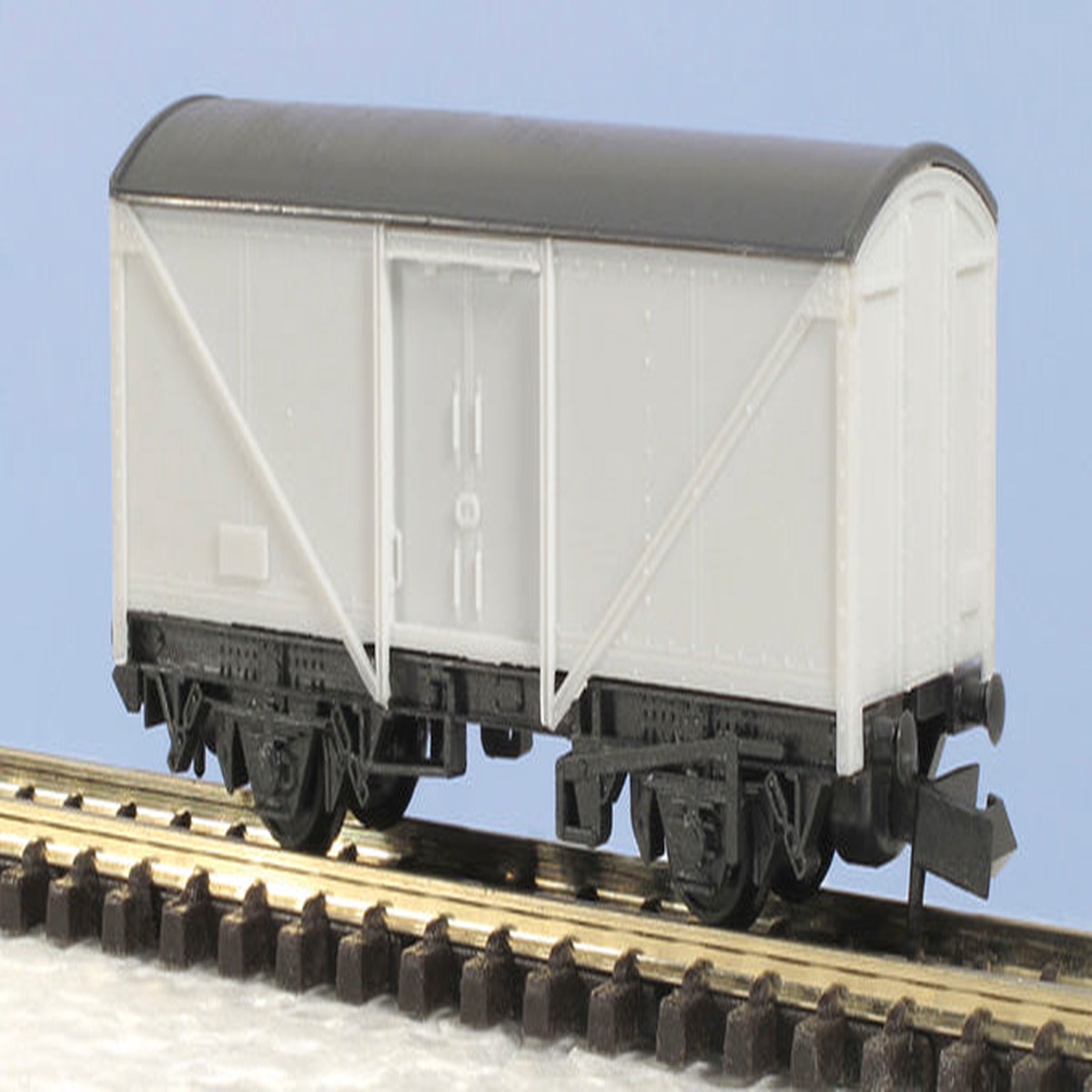 Peco KNR-9 Parcel/Fish Box Van