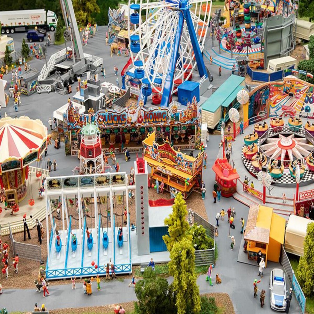 Faller Fairground 7 Kit Funfair Set IV with Motors