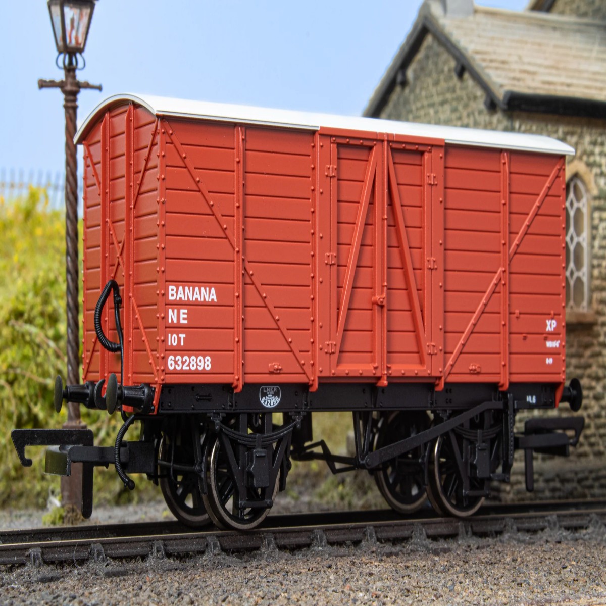 Oxford Rail 00 Gauge GE Banana Van – LNER (Post 1937) – 632898