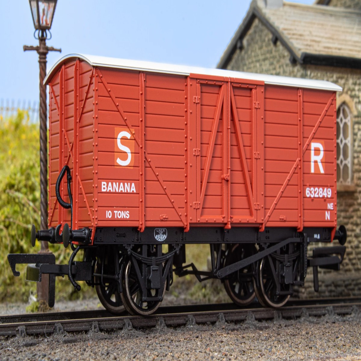 Oxford Rail 00 Gauge GE Banana Van – Patched SR – 632834