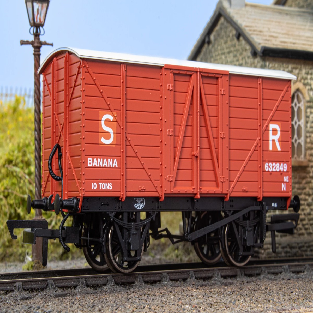 Oxford Rail 00 Gauge GE Banana Van – Patched SR – 632849